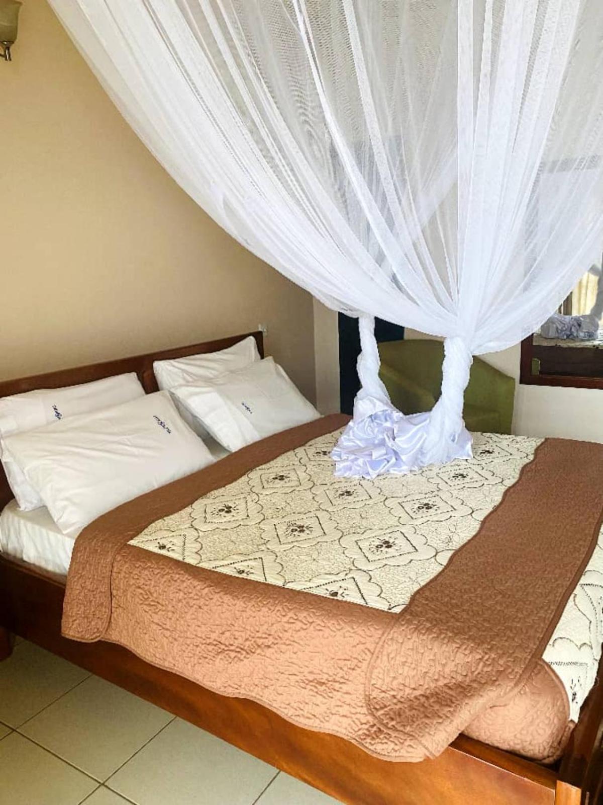 The Tick Hotel Kampala Zewnętrze zdjęcie